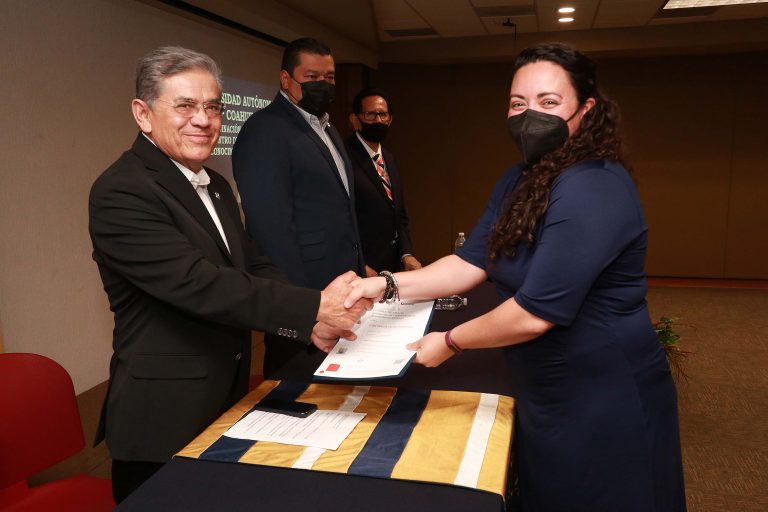 UAdeC entrega certificados de estándar de competencia a docentes y alumnos de la Unidad Saltillo