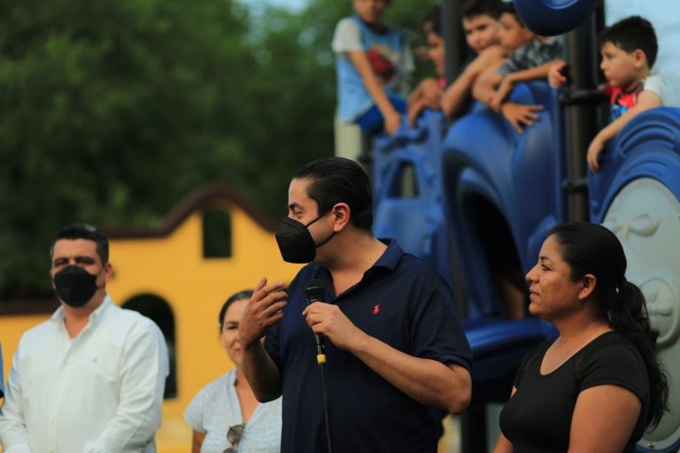 Entrega Chema Morales Plaza en Las Haciendas