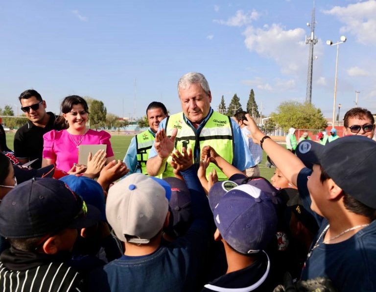 Arranca Chema Fraustro rehabilitación de canchas del Jesús Carranza