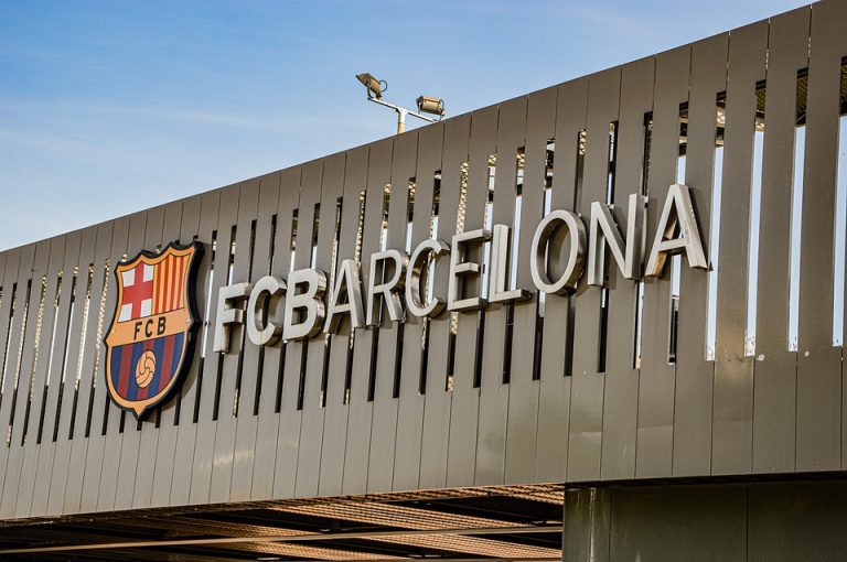 La Fiscalía española presenta denuncia contra el FC Barcelona por el caso de sobornos en arbitrajes