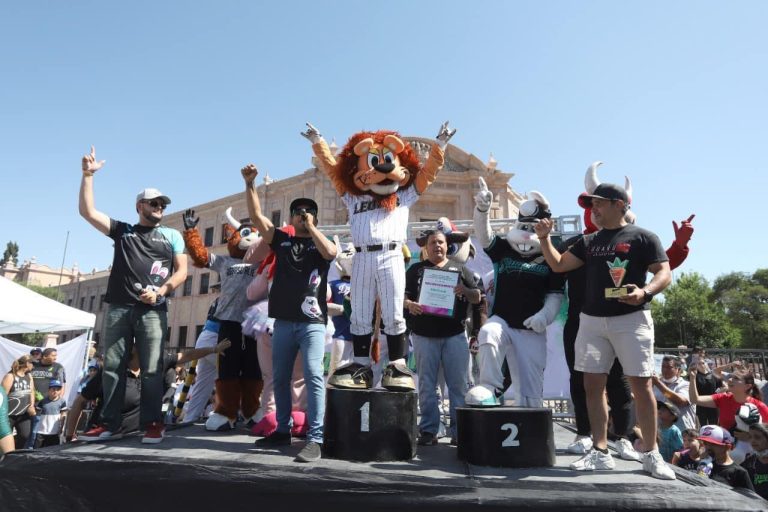 Celebran con éxito carrera de botargas de la LMB ante mil 500 saltillenses 