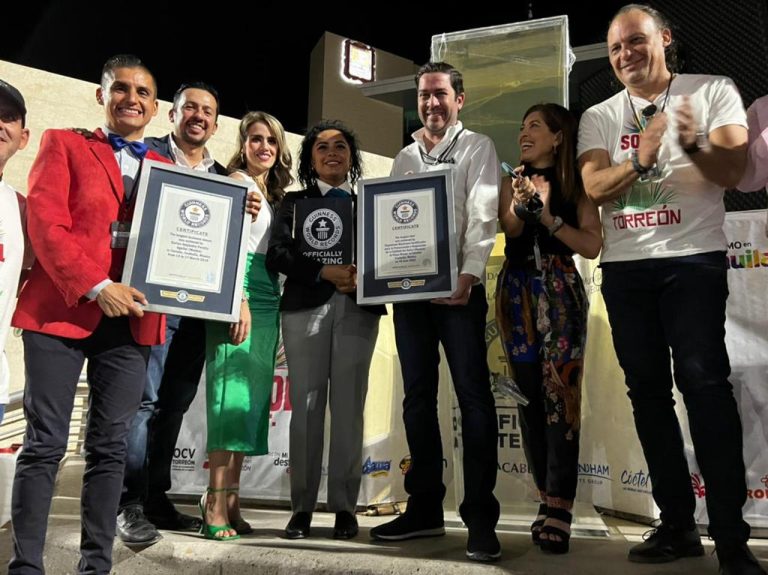 Coahuila logra Récord Guinness por el Shot Más Grande del Mundo de Sotol