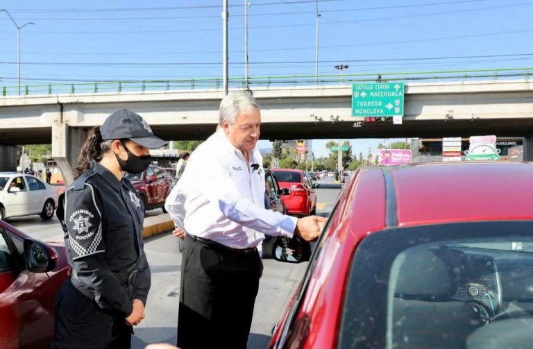 Exhorta Chema Fraustro a tomar conciencia al conducir