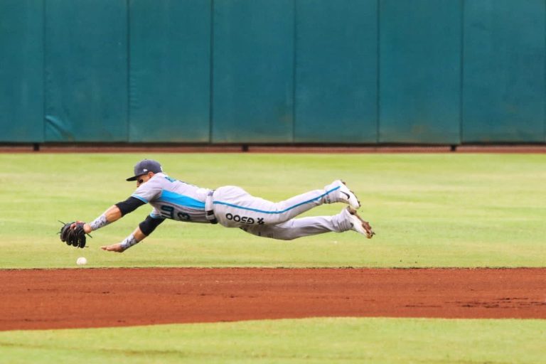 Leones deja en el terreno a Saltillo con 3 carreras en la novena y asegura serie