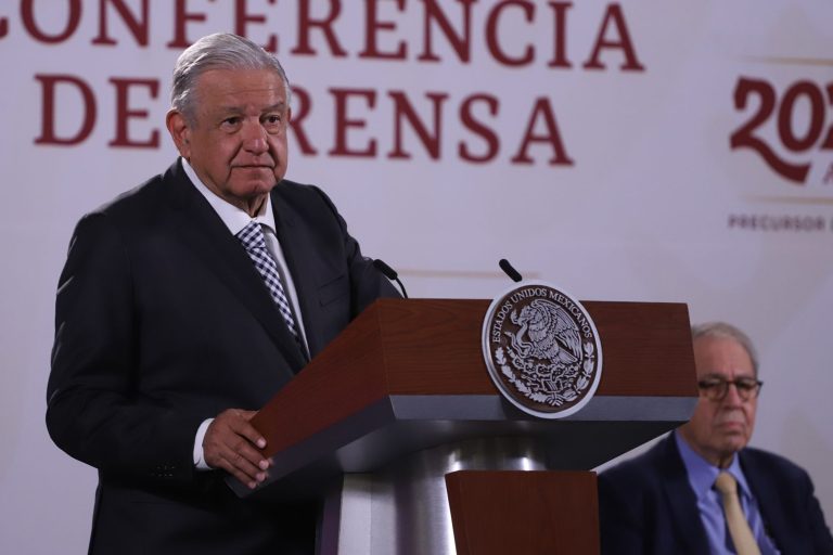 López Obrador lamenta muerte de 50 migrantes en un tráiler