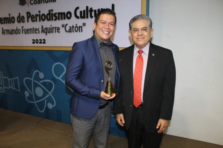 Entregan a Omar Soto, reportero de El Heraldo, Premio de Periodismo Cultural otorgado por la UAdeC