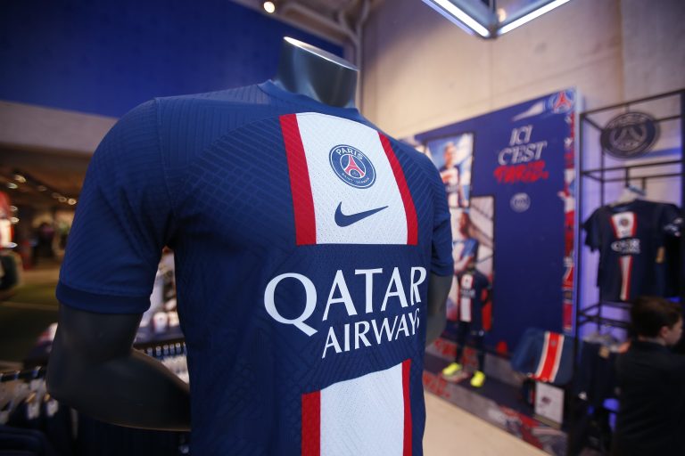 PSG presenta su nueva camiseta para la temporada 2022-2023