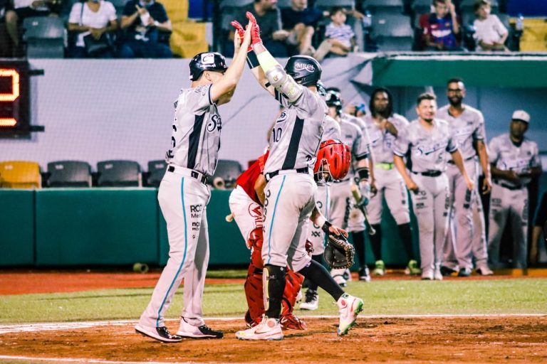 Saraperos derrota 7 a 5 a El Águila para asegurar la serie en patio ajeno  