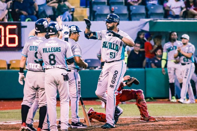 Saraperos apalea 13 por 3 a el águila de Veracruz en el inicio de serie en gira 