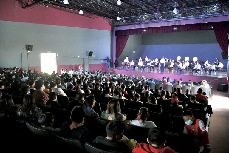 Banda de Música del Estado ofrece concierto didáctico a primaria de Ramos Arizpe