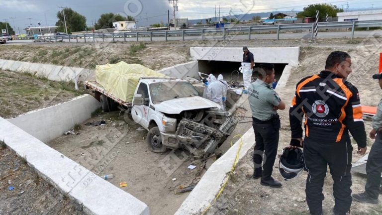 Barrera metálica atraviesa su cuerpo y muere en la carretera 57