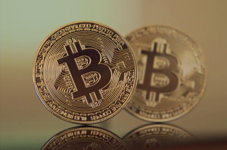 El bitcoin se supera a sí mismo, alcanza récord histórico de 69 mil dólares por unidad