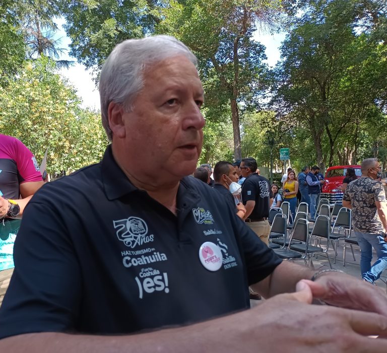 Con tanques de 20 mil litros, apoya Saltillo a Santa Catarina para enfrentar desabasto de agua