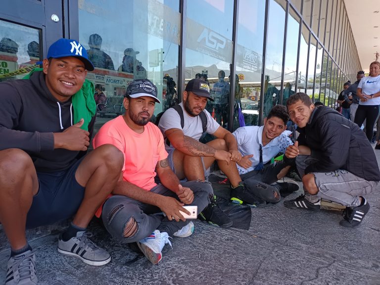 Cualquier sacrificio es mejor que quedarse en Venezuela, aseguran migrantes de ese país en Saltillo   