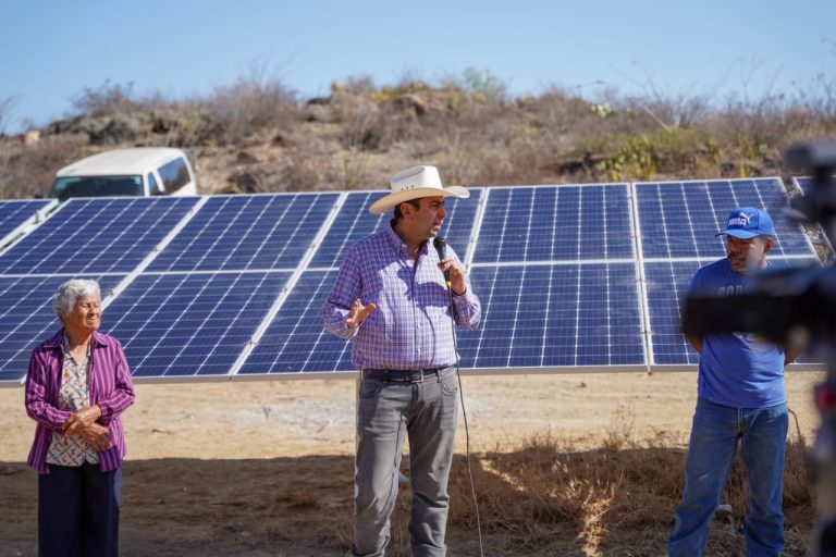 Entregan paneles solares en el ejido Fraustro de Ramos Arizpe