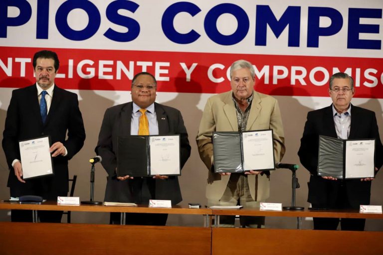 Firman alcalde de Saltillo convenio con el Centro de Estudios Económicos del sector privado y el Consejo Coordinador Empresarial