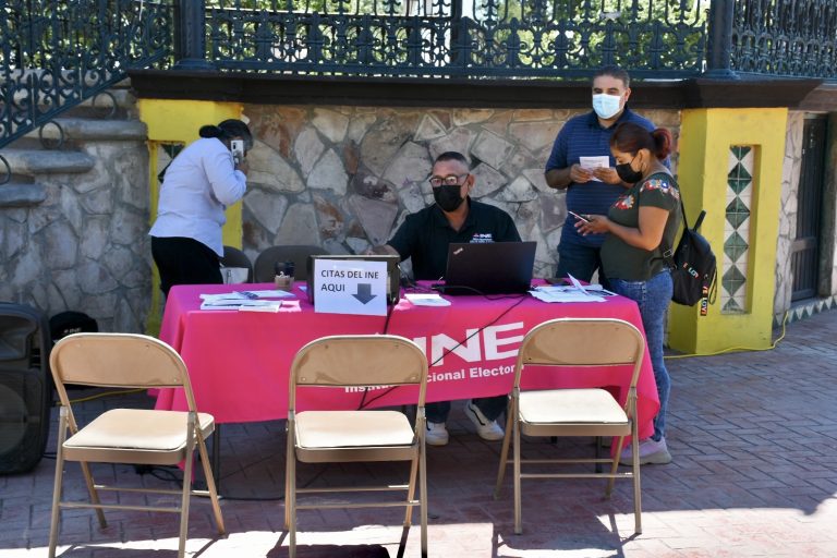 Módulo itinerante del INE en Ramos atiende a población para agendar citas