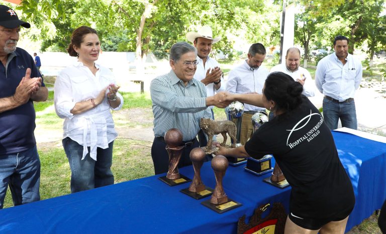 Premian a equipos ganadores del Primer Torneo de Convivencia Deportiva de Trabajadores Inter Unidades UA de C 2022