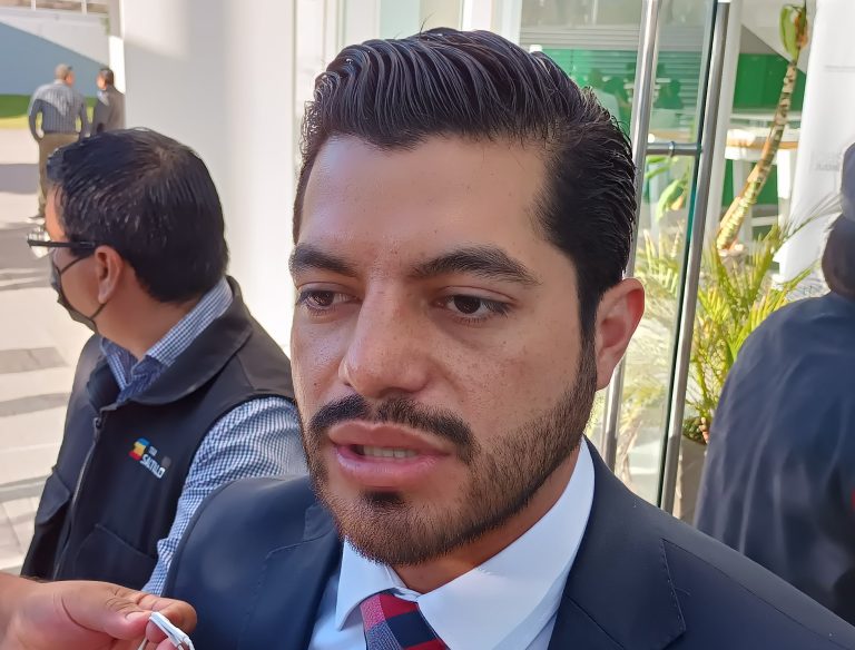 Reasignará Arteaga recursos destinados a otras obras para atender problema de abasto de agua