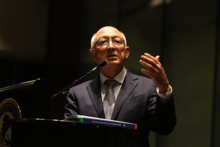 Relación México y EU no va a cambiar por asistencias a la Cumbre: Ken Salazar