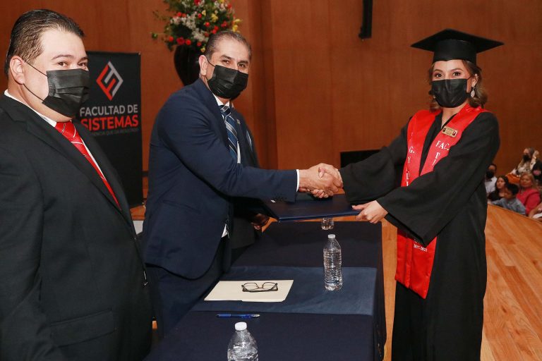 Se gradúan alumnos de la Facultad de Sistemas de la UA de C Unidad Saltillo