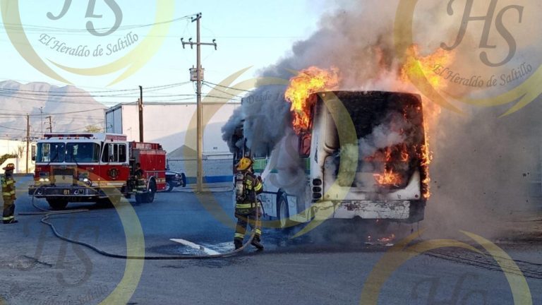 Fuego consume combi de la 13B; no llevaba pasaje