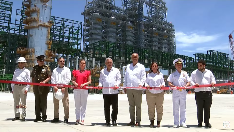López Obrador inaugura primera etapa de la Refinería de Dos Bocas