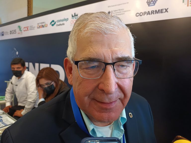 Obliga quinta ola del COVID a suspender eliminación paulatina del cubre bocas en la industria