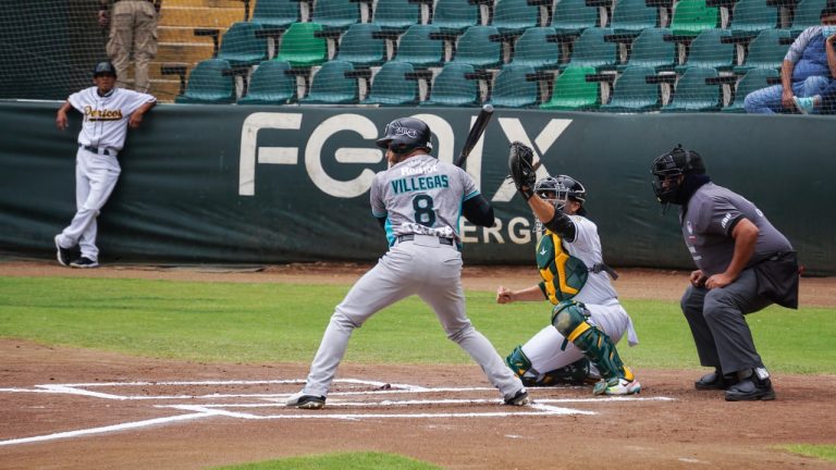 Pericos gana 8 a 5 a Saraperos con ataque de 3 en la cuarta para amarrar serie