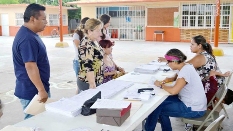 Pide Educación no condicionar a alumnos por cuotas escolares