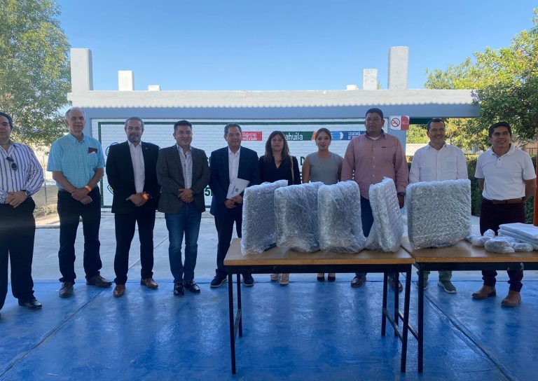 Recibe IMEF Coahuila equipos de cómputo para ser donados a escuela en situación precaria