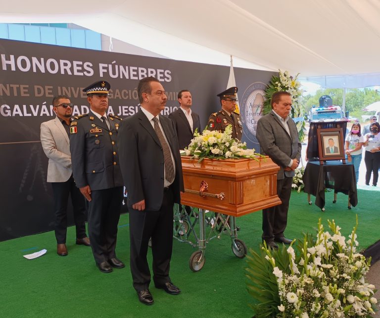 Rinden honores fúnebres a elemento de la AIC fallecido en operativo en Saltillo