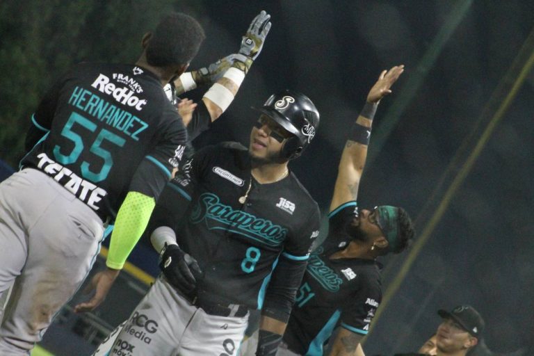 Saraperos se impone en duelo de cañonazos 22 a 17 a Bravos en arranque de serie 