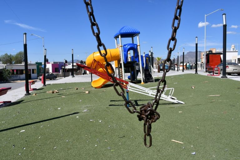 Vandalizan plaza y área de juegos en colonia Cactus