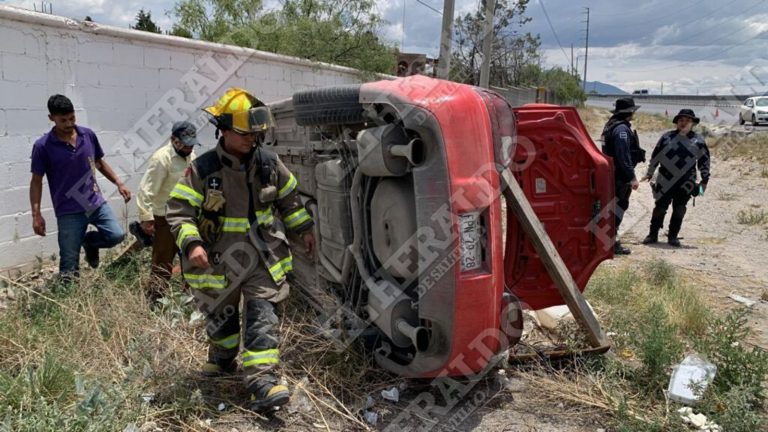 Volcadura sobre la carretera Zacatecas