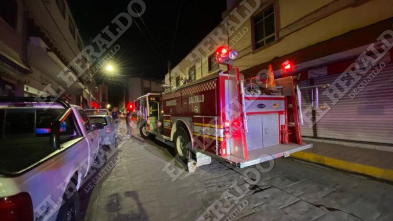 Acumulación de gas provoca flamazo en negocio de la Zona Centro