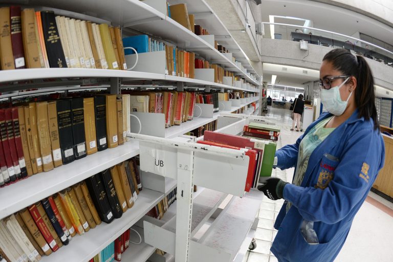 Bibliotecarios, ejemplo de adaptación a las nuevas demandas de la sociedad