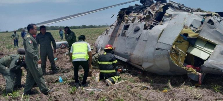 Cae helicóptero de la Marina en Los Mochis, Sinaloa; hay 9 muertos