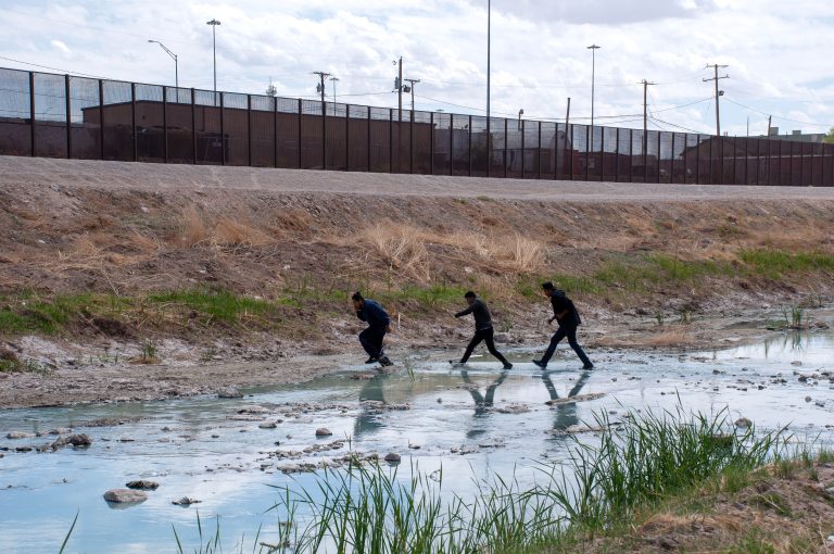 Más de 100 migrantes han muerto por ola de calor en la frontera