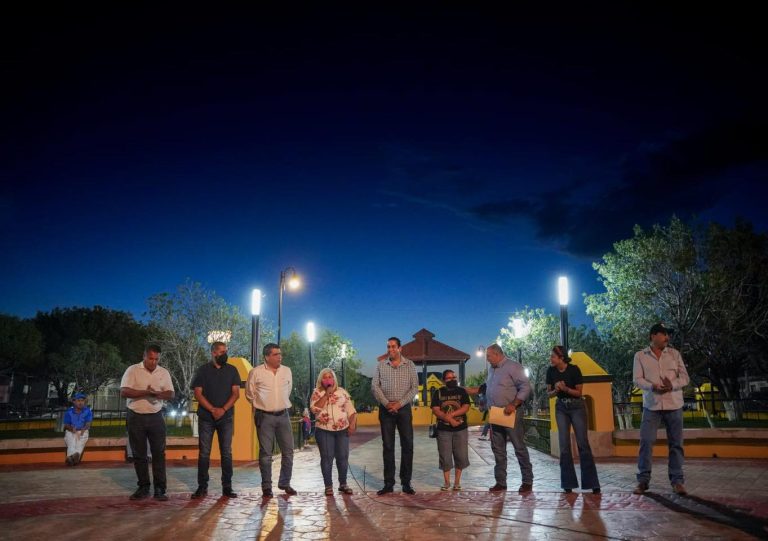 Chema Morales entrega luminarias y rehabilitación de la Alameda Pistaches