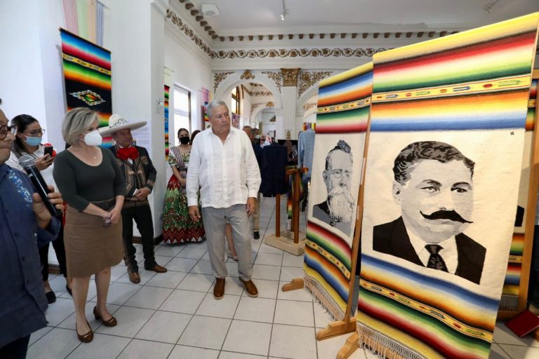 Dentro de la FINA, inaugura alcalde exposición “Sarape y Rebozo: orgullo que envuelve la Fiesta Charra”