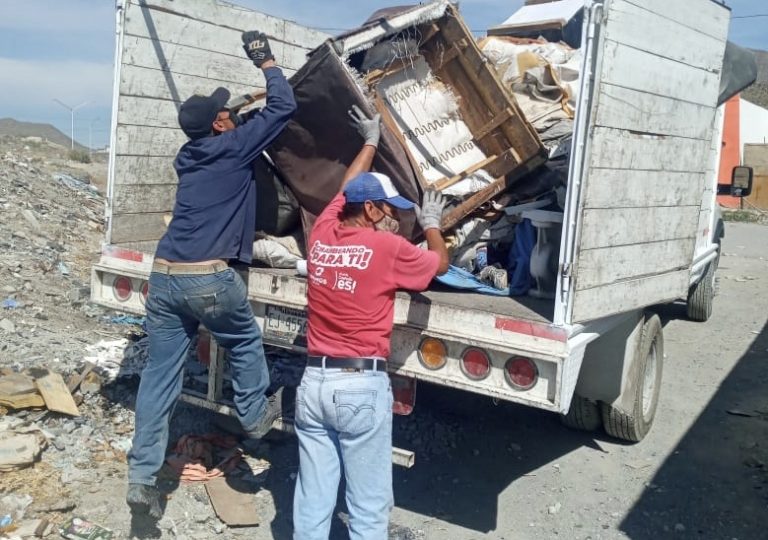 Descacharrizan en las colonias Analco y Zona Centro de Ramos Arizpe