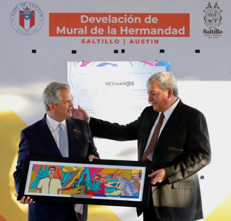 Devela Chema Fraustro y Steve Adler Mural de la Hermandad