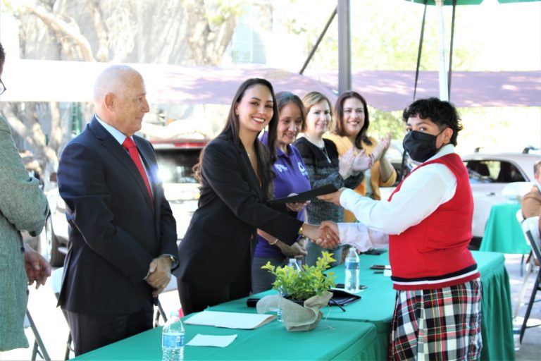 Egresa 6ª generación del Sistema Dual en CECYTE Coahuila