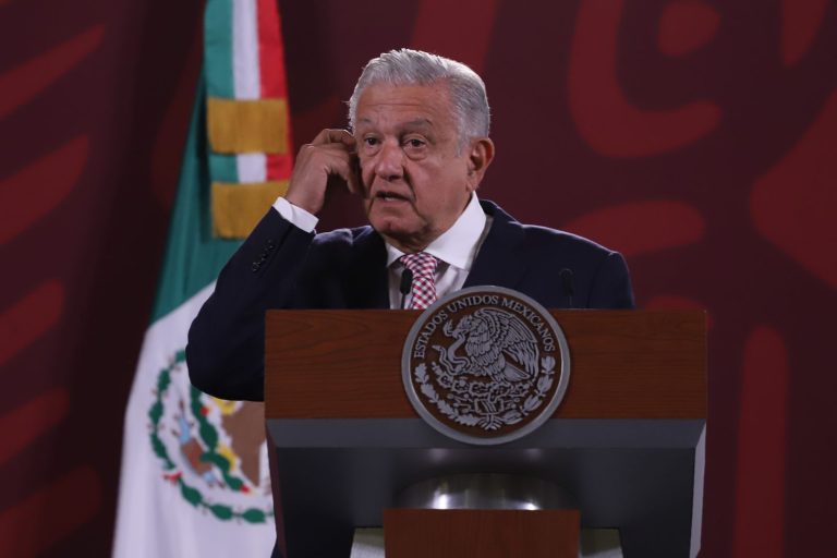 Entre más me golpean, más digno me siento: López Obrador