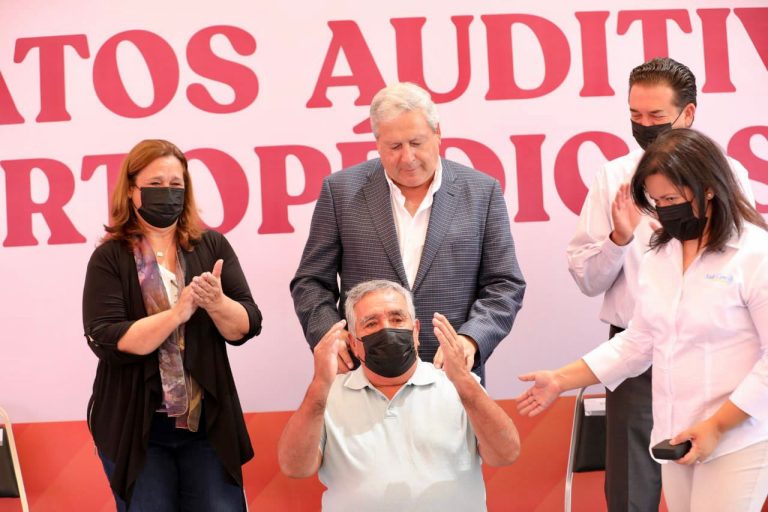 Entrega Gobierno de Saltillo aparatos auditivos y ortopédicos