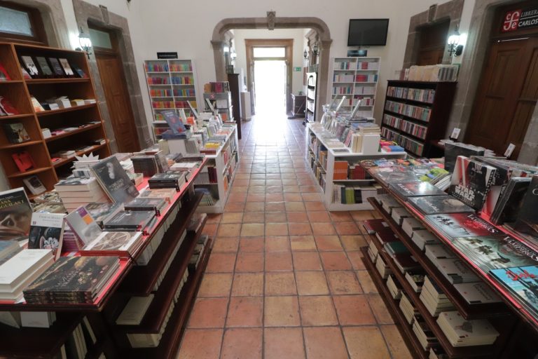 Invitan a coahuilenses y visitantes a disfrutar de la librería ‘Carlos Monsiváis’