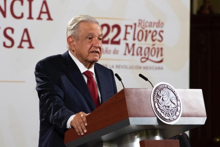 Presume AMLO crecimiento económico del 2% en primer semestre del año