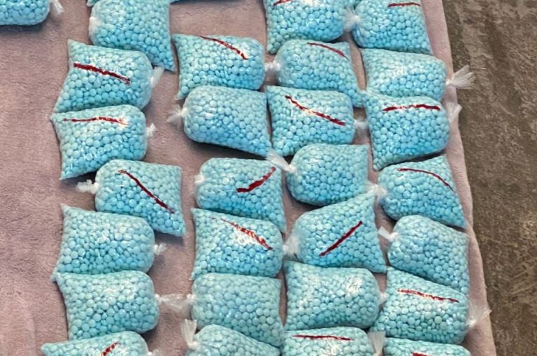 Viajaba en autobús con 42 mil pastillas de fentanilo escondidas en una bocina; lo detienen en Ramos Arizpe