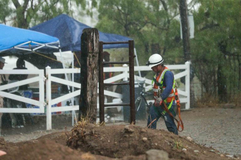 Alistan incursión de rescatistas en pozo El Pinabete